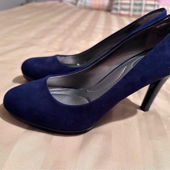 Elegant Bandolino Blue Women's Heels Size 7.5‎ - Picture 1 of 13